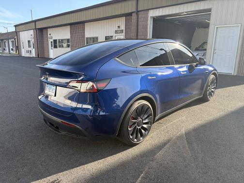 2025 Tesla Model Y Performance