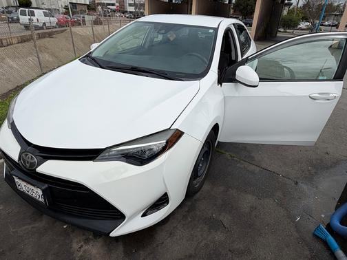 White 2018 Toyota Corolla LE