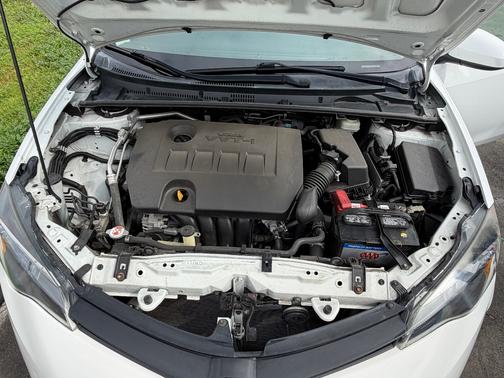 White 2018 Toyota Corolla LE