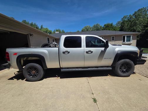 Silver 2010 Chevrolet Silverado 2500 LT