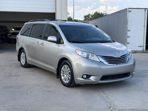 Beige 2017 Toyota Sienna XLE
