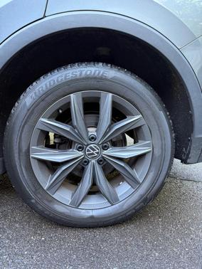 Gray 2023 Volkswagen Tiguan 2.0T SE