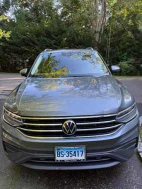 Gray 2023 Volkswagen Tiguan 2.0T SE
