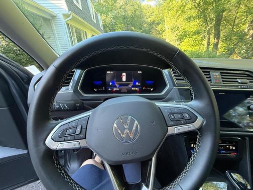 Gray 2023 Volkswagen Tiguan 2.0T SE