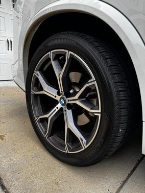 White 2023 BMW X5 PHEV xDrive45e