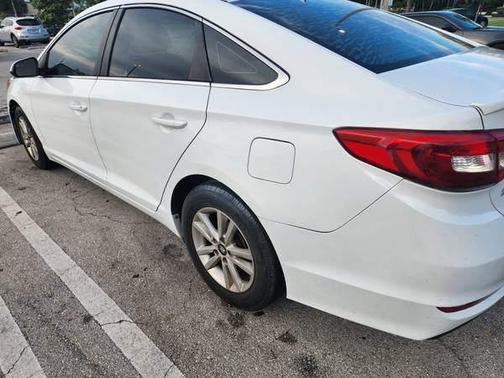 White 2015 Hyundai SONATA SE