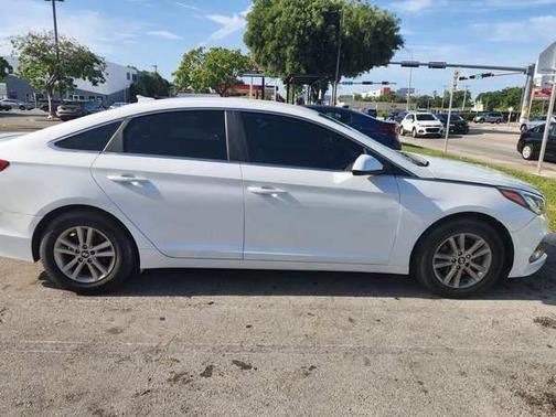 White 2015 Hyundai SONATA SE