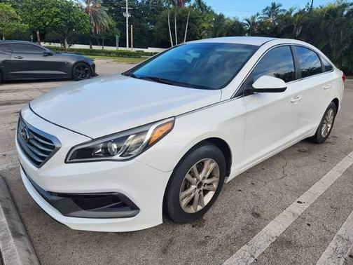 White 2015 Hyundai SONATA SE