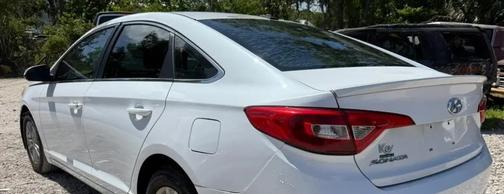 White 2015 Hyundai SONATA SE