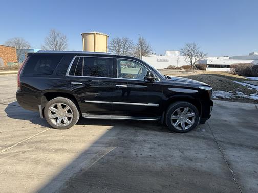 2017 Cadillac Escalade Luxury