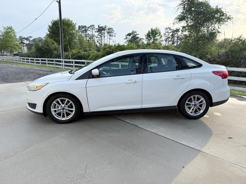 White 2017 Ford Focus SE