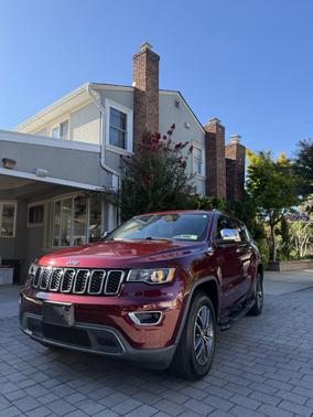 Red 2018 Jeep Grand Cherokee Limited