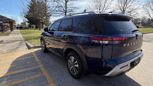 2023 Nissan Pathfinder SL