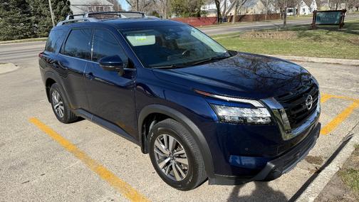 2023 Nissan Pathfinder SL