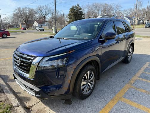 2023 Nissan Pathfinder SL
