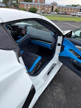 White 2020 Chevrolet Corvette Stingray w/3LT