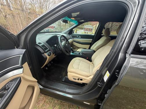 Gray 2016 Ford Explorer XLT
