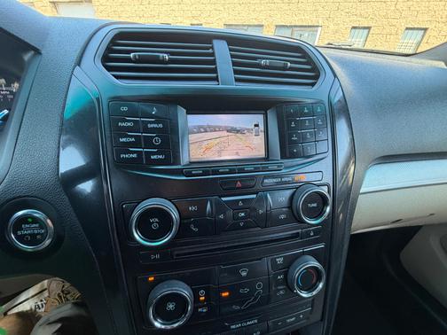 Gray 2016 Ford Explorer XLT