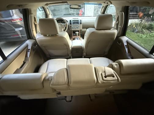 2006 Nissan Pathfinder LE