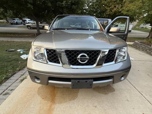 2006 Nissan Pathfinder LE
