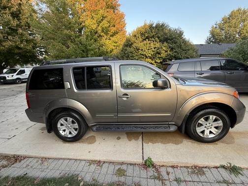 2006 Nissan Pathfinder LE