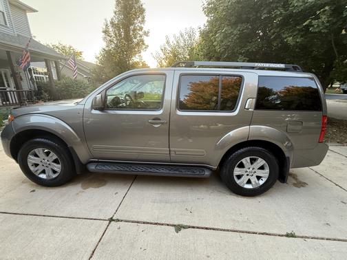 2006 Nissan Pathfinder LE