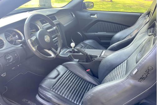 Photo 3 of 4 of 2012 Ford Mustang Shelby GT500