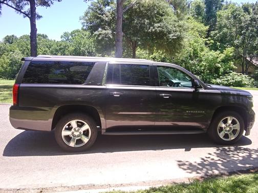 Photo 3 of 30 of 2016 Chevrolet Suburban LT