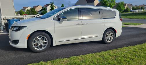 Photo 4 of 6 of 2018 Chrysler Pacifica Limited