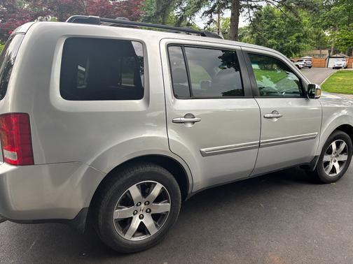 Silver 2012 Honda Pilot Touring