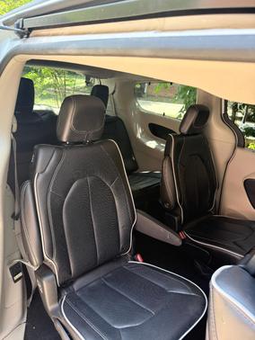 White 2022 Chrysler Pacifica Limited