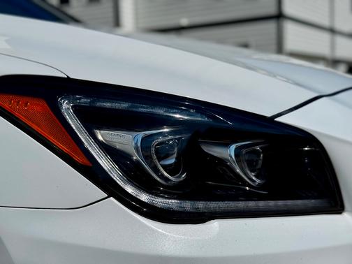 White 2018 Genesis G80 5.0 Ultimate