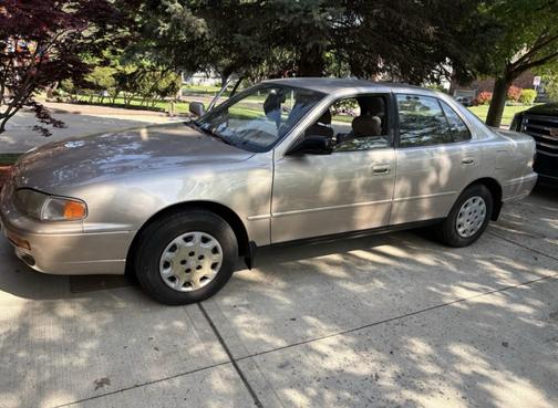 Gold 1996 Toyota Camry DX