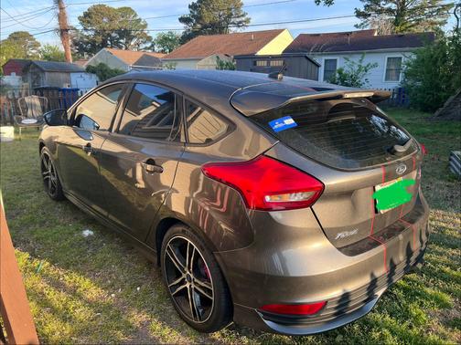 Gray 2017 Ford Focus ST Base