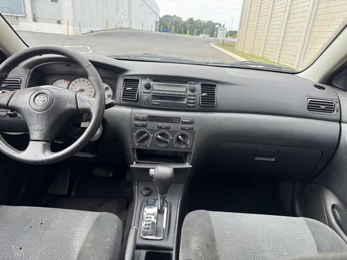 2004 Toyota Corolla LE