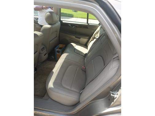 Photo 2 of 10 of 2004 Cadillac DeVille DTS