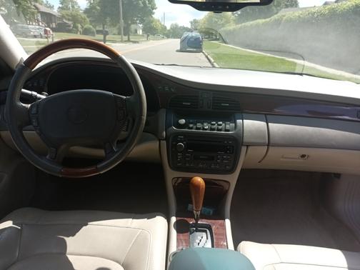 Photo 3 of 10 of 2004 Cadillac DeVille DTS
