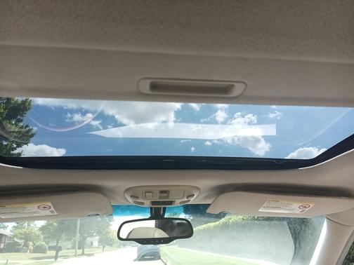 Photo 4 of 10 of 2004 Cadillac DeVille DTS