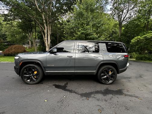 2022 Rivian R1S Launch Edition