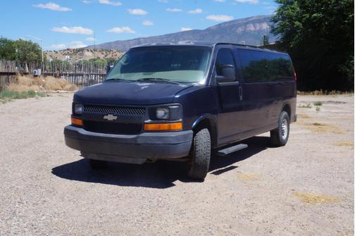 Blue 2008 Chevrolet Express 3500 Base