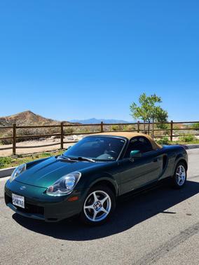 Green 2002 Toyota MR2 Spyder