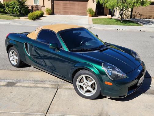 Green 2002 Toyota MR2 Spyder