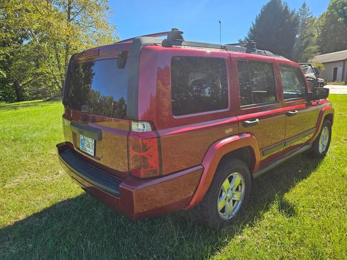 Red 2006 Jeep Commander Base