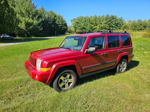 Red 2006 Jeep Commander Base