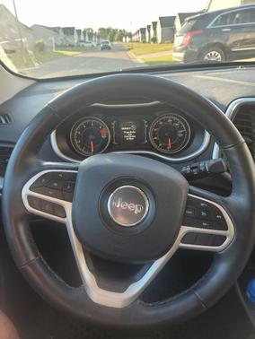 Gray 2018 Jeep Cherokee Latitude Plus