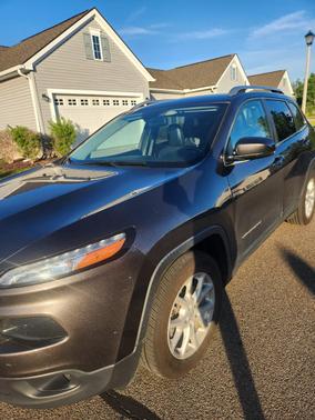 Gray 2018 Jeep Cherokee Latitude Plus