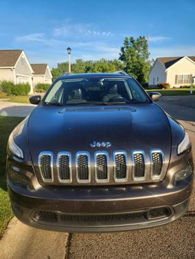 Gray 2018 Jeep Cherokee Latitude Plus