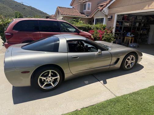 2001 Chevrolet Corvette Base