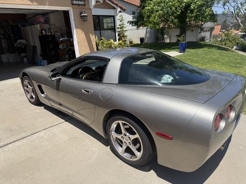 2001 Chevrolet Corvette Base