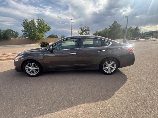 Brown 2014 Nissan Altima 2.5 SV